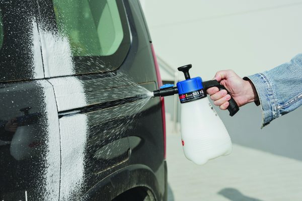 Sprayer for auto detailing and car wash with hand pump Solo 418, 1